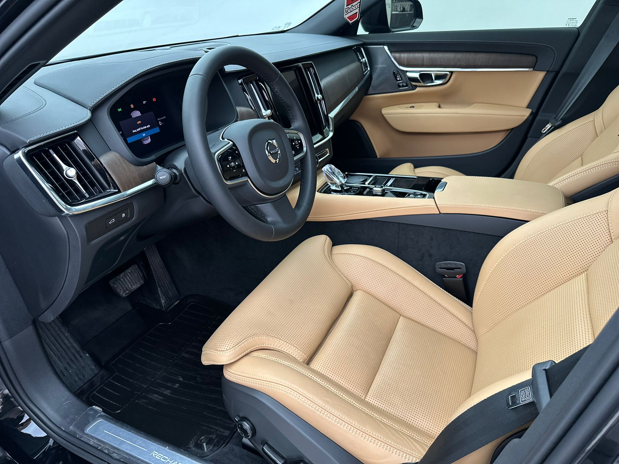 VOLVO S90 41